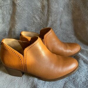 Naturalizer Woman’s Tan Leather Ankle Boots